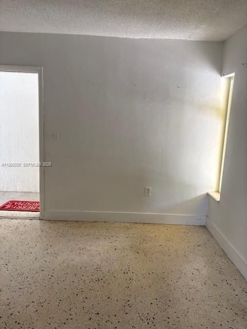 For Rent: $1,950 (2 beds, 1 baths, 689 Square Feet)