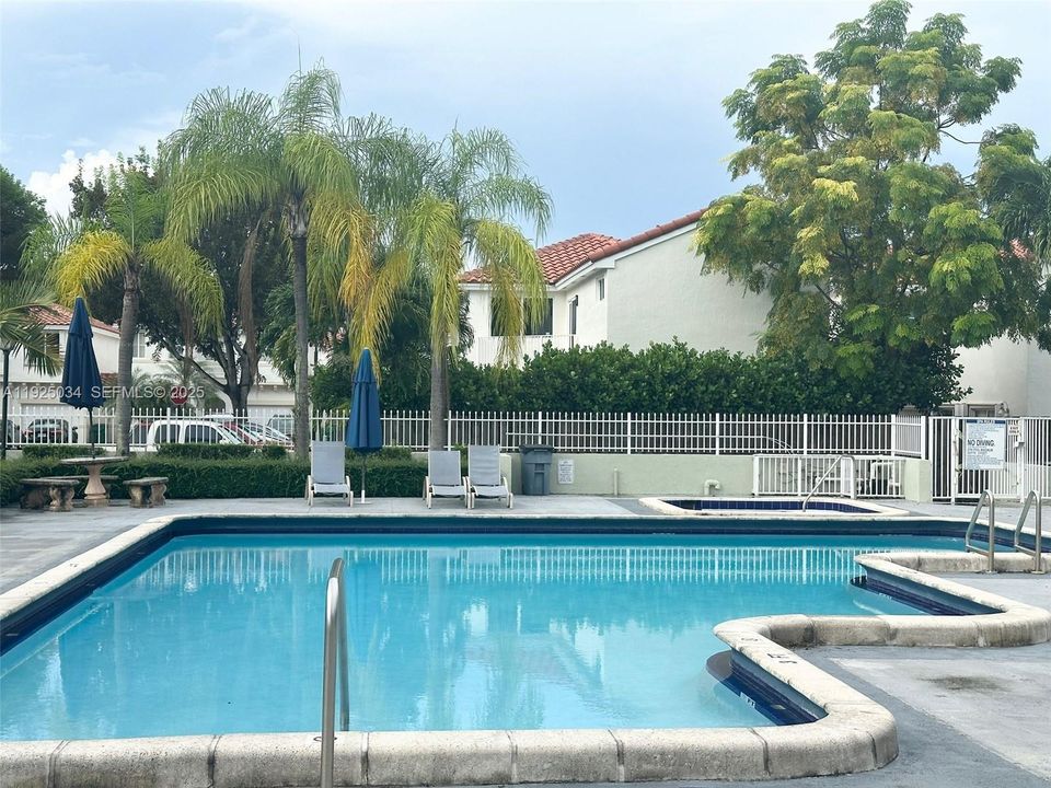 For Rent: $2,400 (2 beds, 2 baths, 1212 Square Feet)