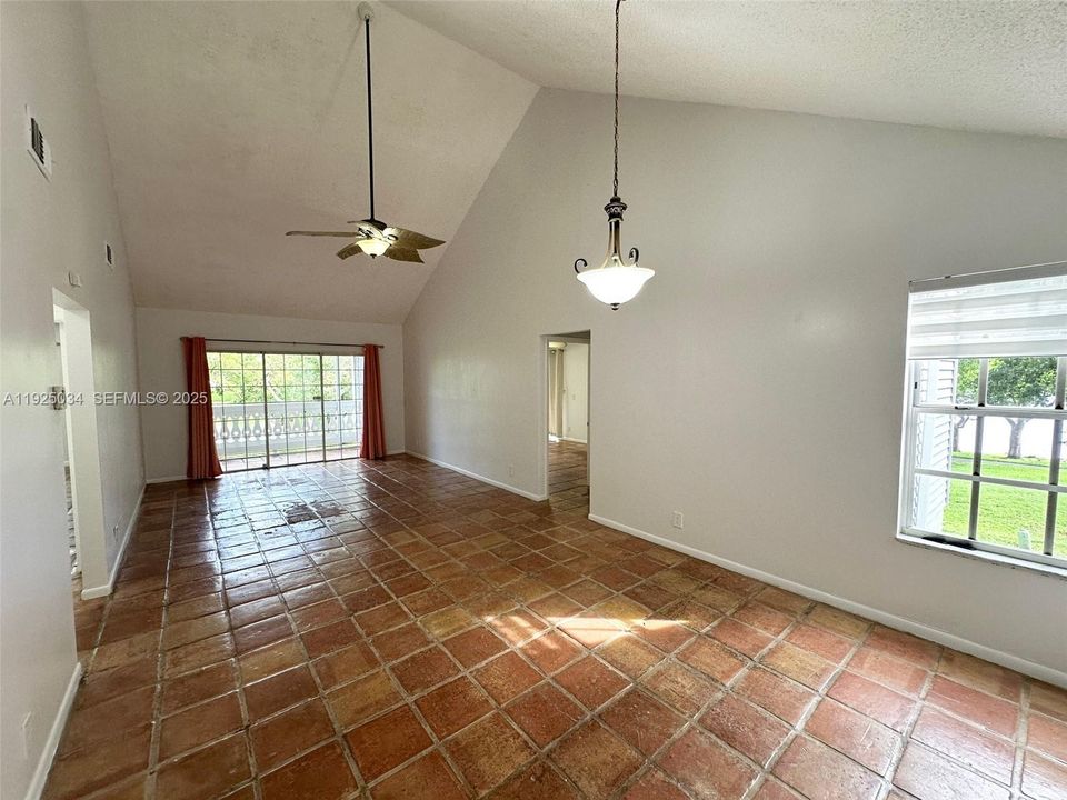 For Rent: $2,400 (2 beds, 2 baths, 1212 Square Feet)