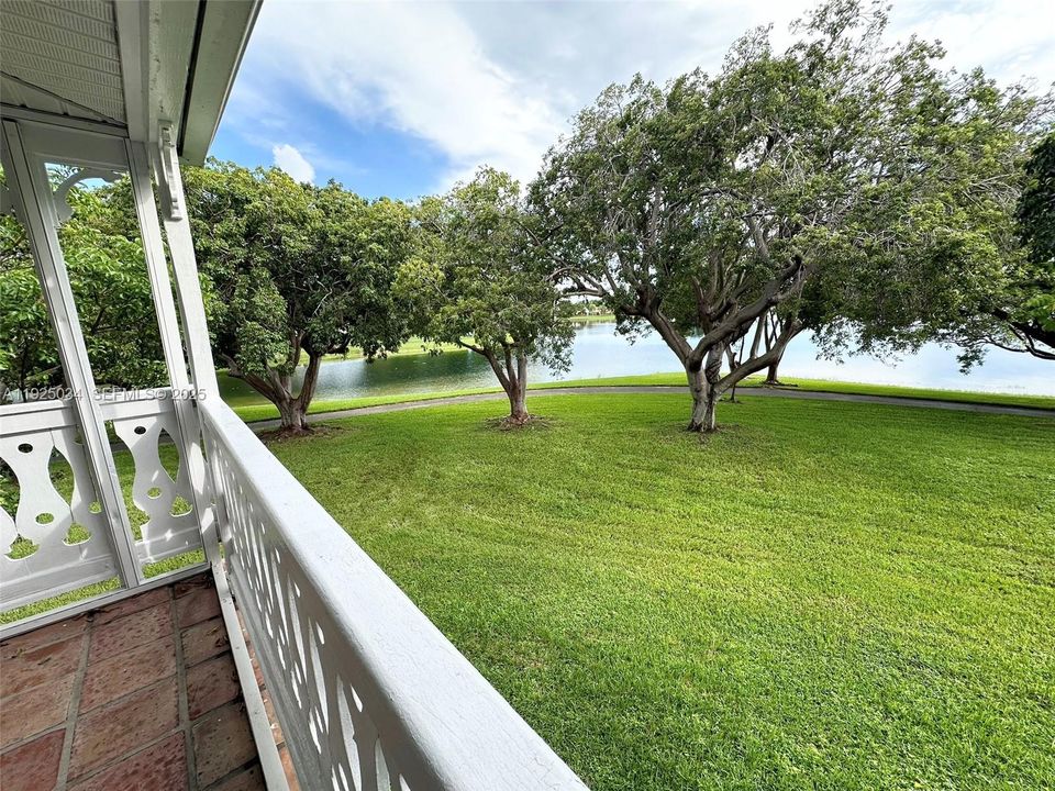 For Rent: $2,400 (2 beds, 2 baths, 1212 Square Feet)