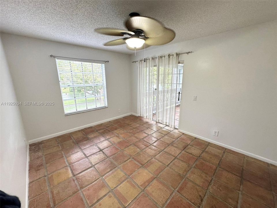 For Rent: $2,400 (2 beds, 2 baths, 1212 Square Feet)