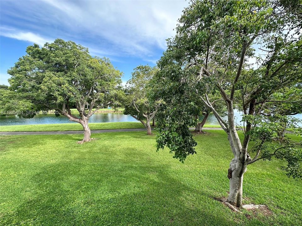 For Rent: $2,400 (2 beds, 2 baths, 1212 Square Feet)