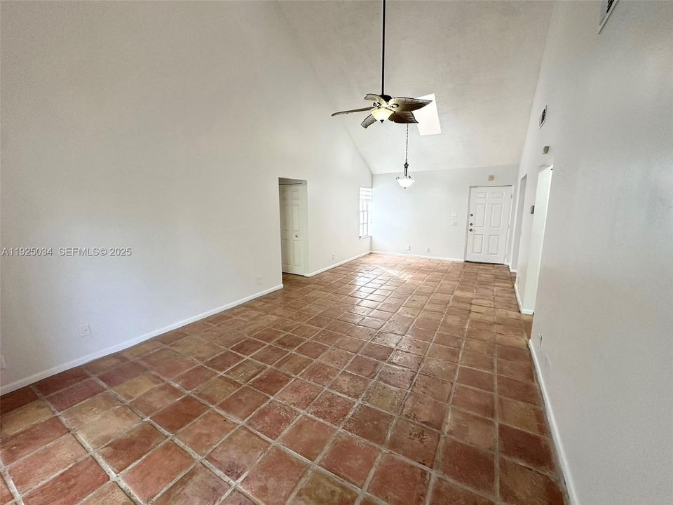 For Rent: $2,400 (2 beds, 2 baths, 1212 Square Feet)