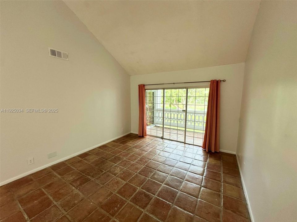 For Rent: $2,400 (2 beds, 2 baths, 1212 Square Feet)