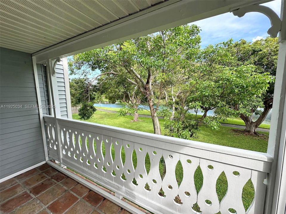 For Rent: $2,400 (2 beds, 2 baths, 1212 Square Feet)