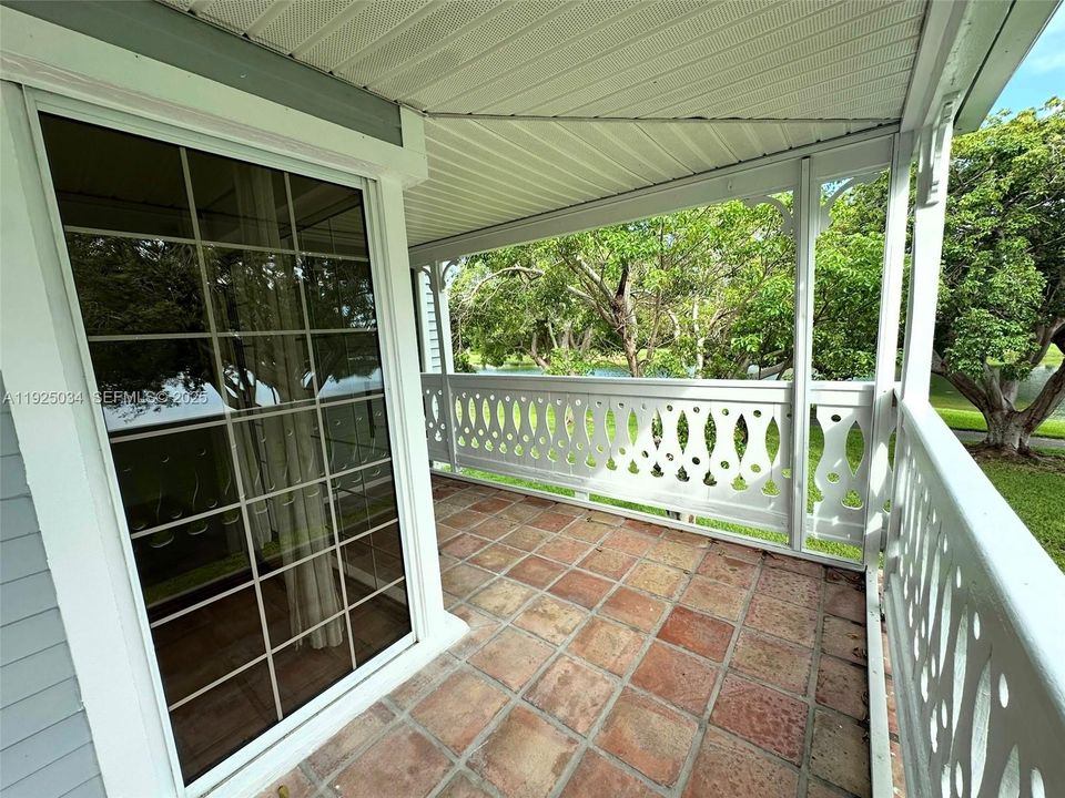 For Rent: $2,400 (2 beds, 2 baths, 1212 Square Feet)