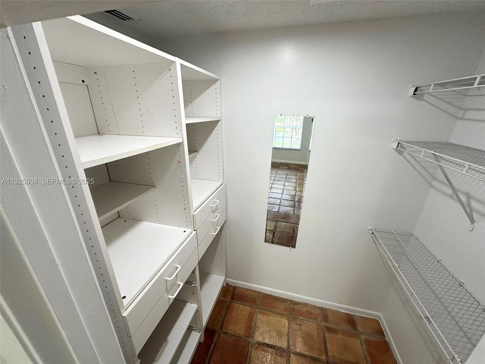 For Rent: $2,400 (2 beds, 2 baths, 1212 Square Feet)