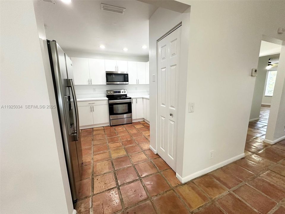 For Rent: $2,400 (2 beds, 2 baths, 1212 Square Feet)