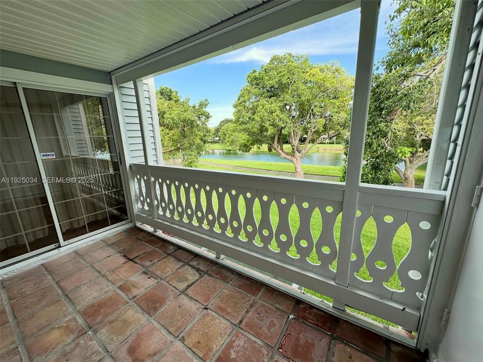 For Rent: $2,400 (2 beds, 2 baths, 1212 Square Feet)