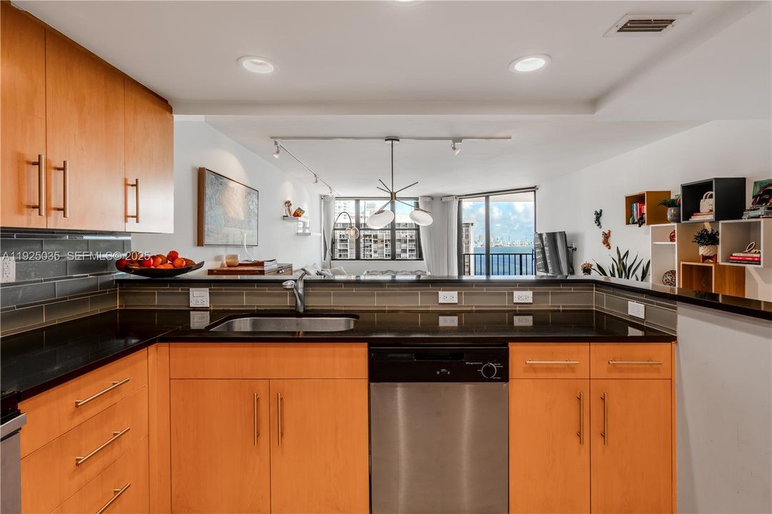 For Sale: $850,000 (2 beds, 2 baths, 1583 Square Feet)