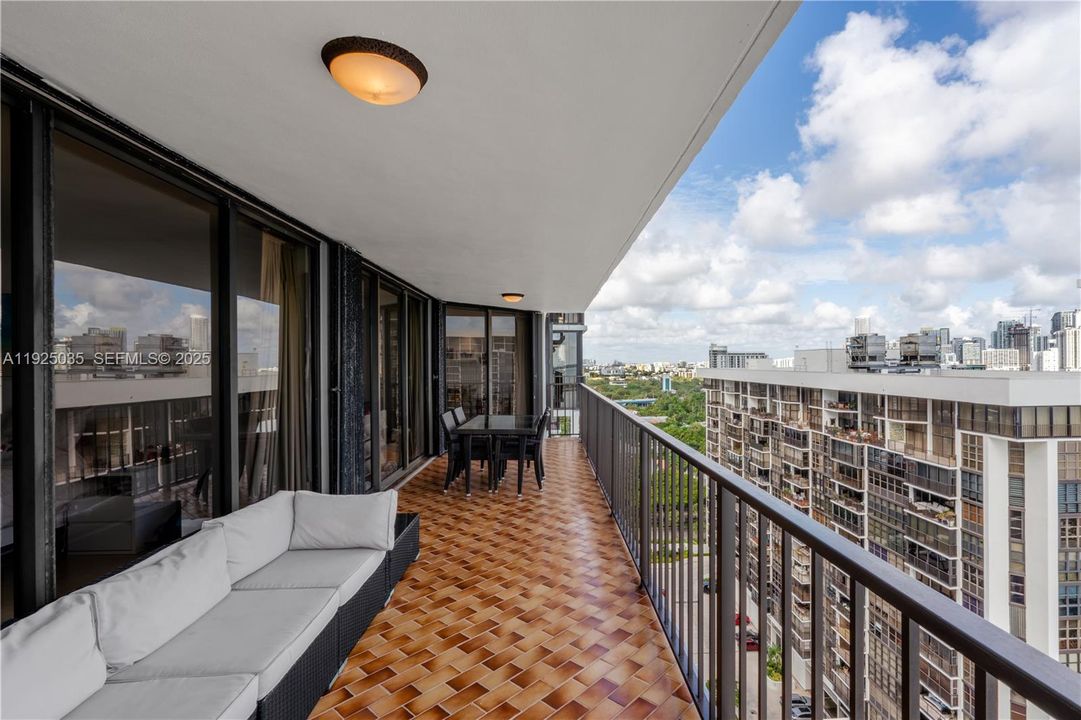 For Sale: $850,000 (2 beds, 2 baths, 1583 Square Feet)