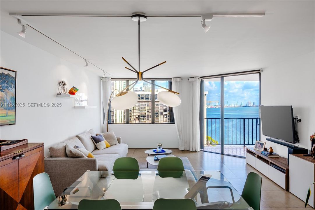 For Sale: $850,000 (2 beds, 2 baths, 1583 Square Feet)