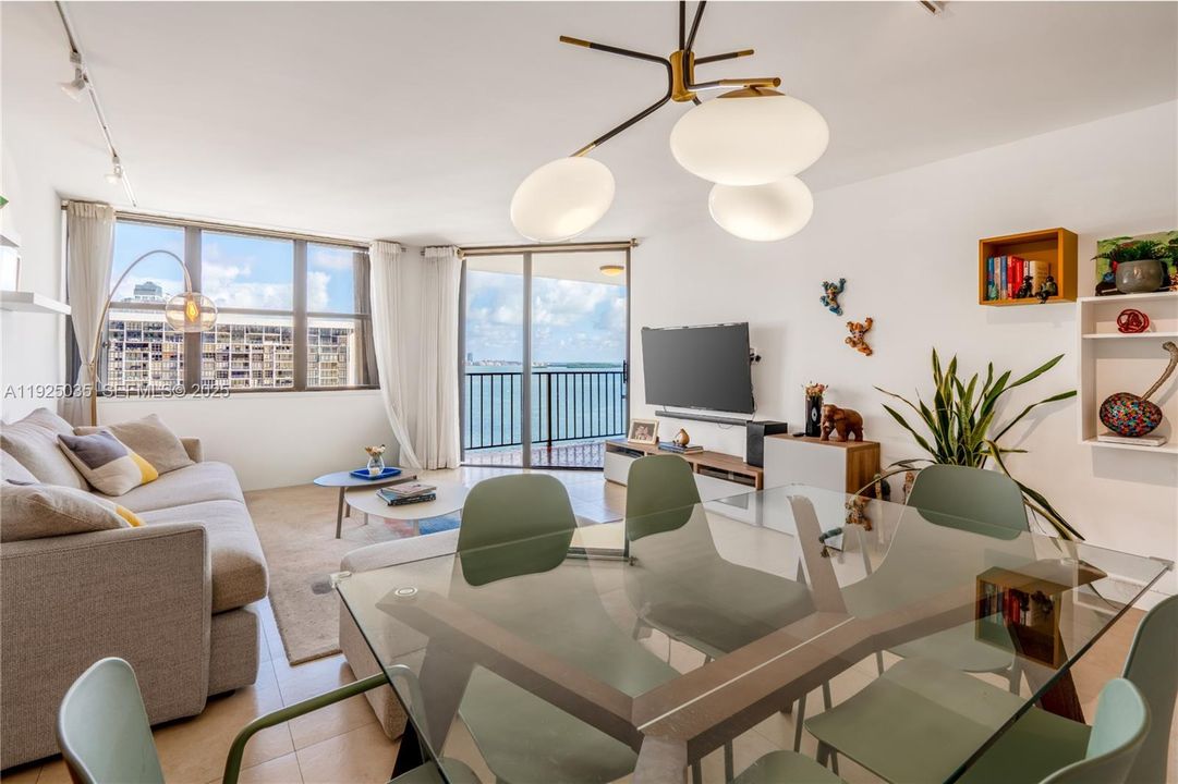 For Sale: $850,000 (2 beds, 2 baths, 1583 Square Feet)