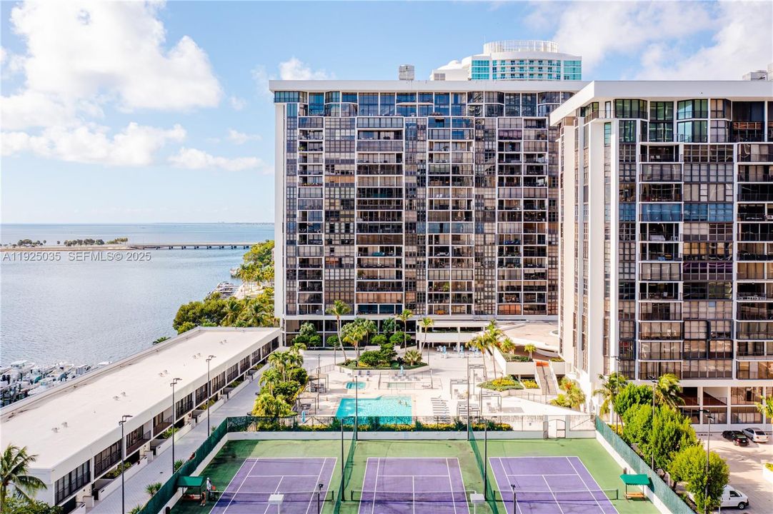 For Sale: $850,000 (2 beds, 2 baths, 1583 Square Feet)