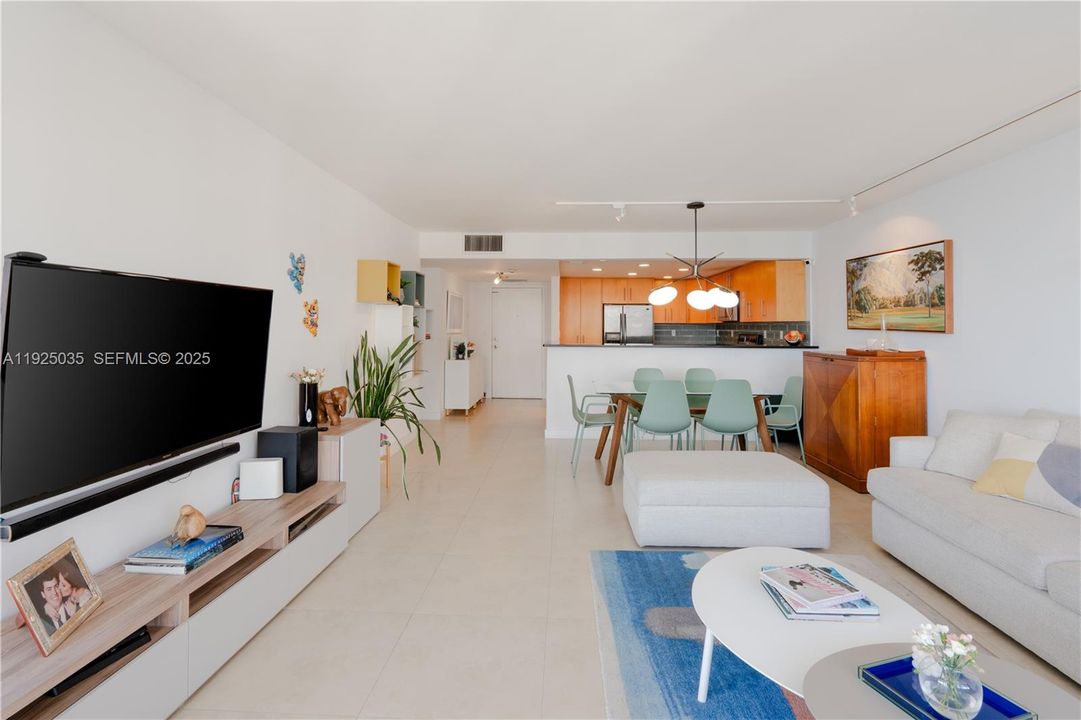 For Sale: $850,000 (2 beds, 2 baths, 1583 Square Feet)