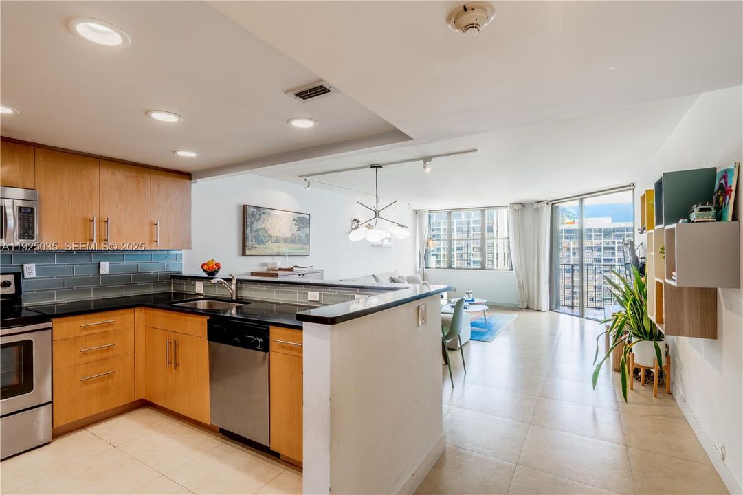 For Sale: $850,000 (2 beds, 2 baths, 1583 Square Feet)