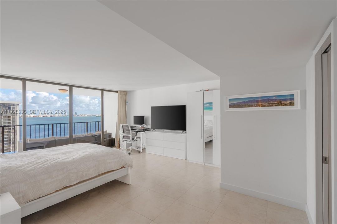 For Sale: $850,000 (2 beds, 2 baths, 1583 Square Feet)