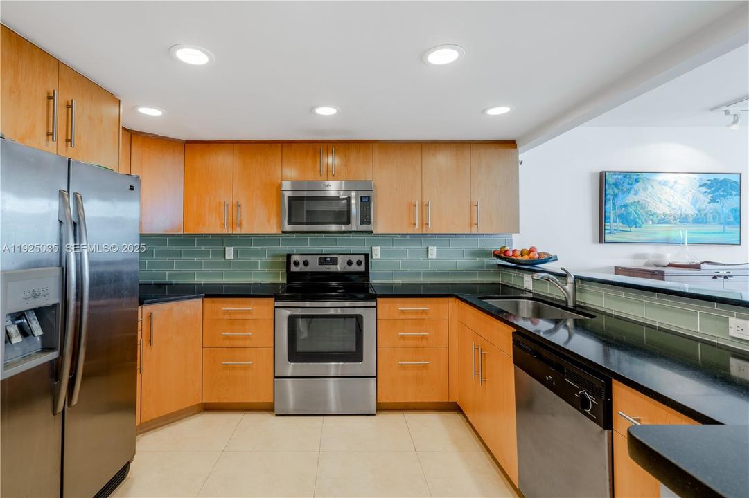 For Sale: $850,000 (2 beds, 2 baths, 1583 Square Feet)