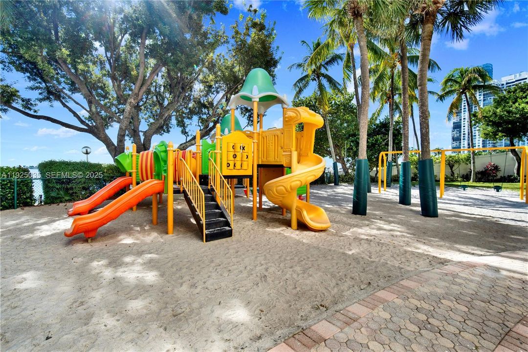 For Sale: $850,000 (2 beds, 2 baths, 1583 Square Feet)