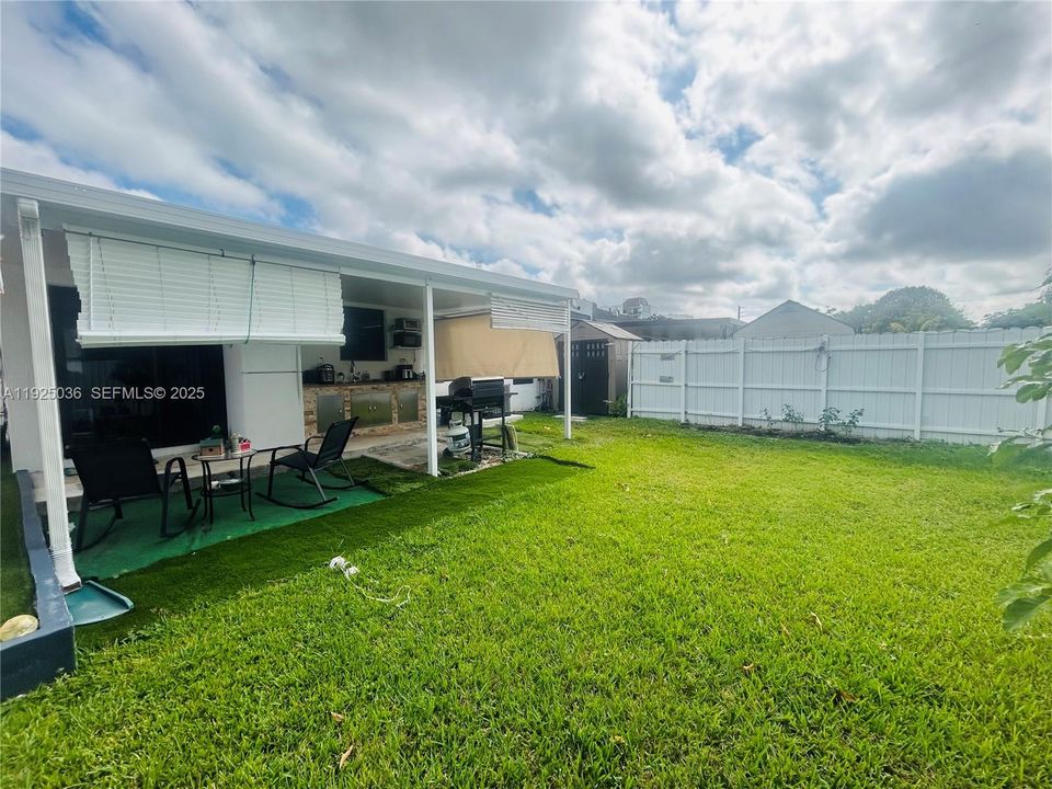 For Sale: $369,686 (3 beds, 2 baths, 999 Square Feet)