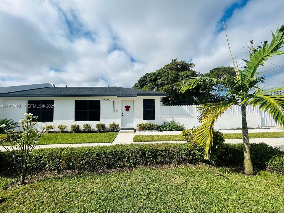 For Sale: $369,686 (3 beds, 2 baths, 999 Square Feet)