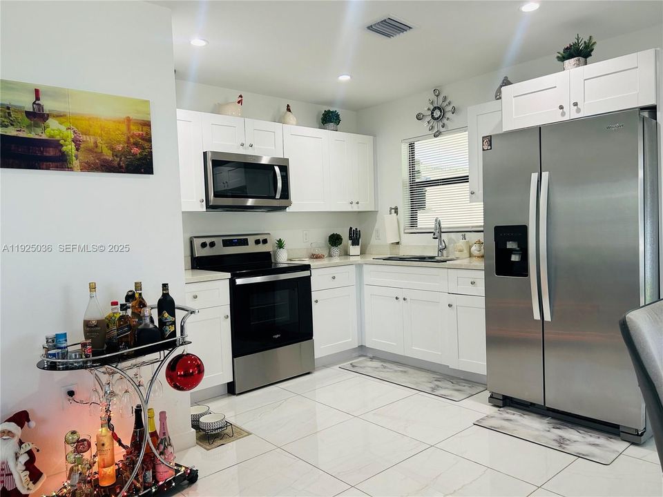 For Sale: $369,686 (3 beds, 2 baths, 999 Square Feet)