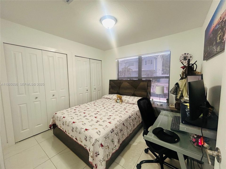 For Sale: $369,686 (3 beds, 2 baths, 999 Square Feet)