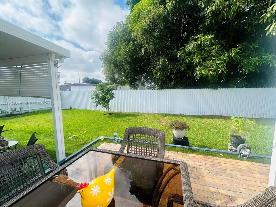 For Sale: $369,686 (3 beds, 2 baths, 999 Square Feet)