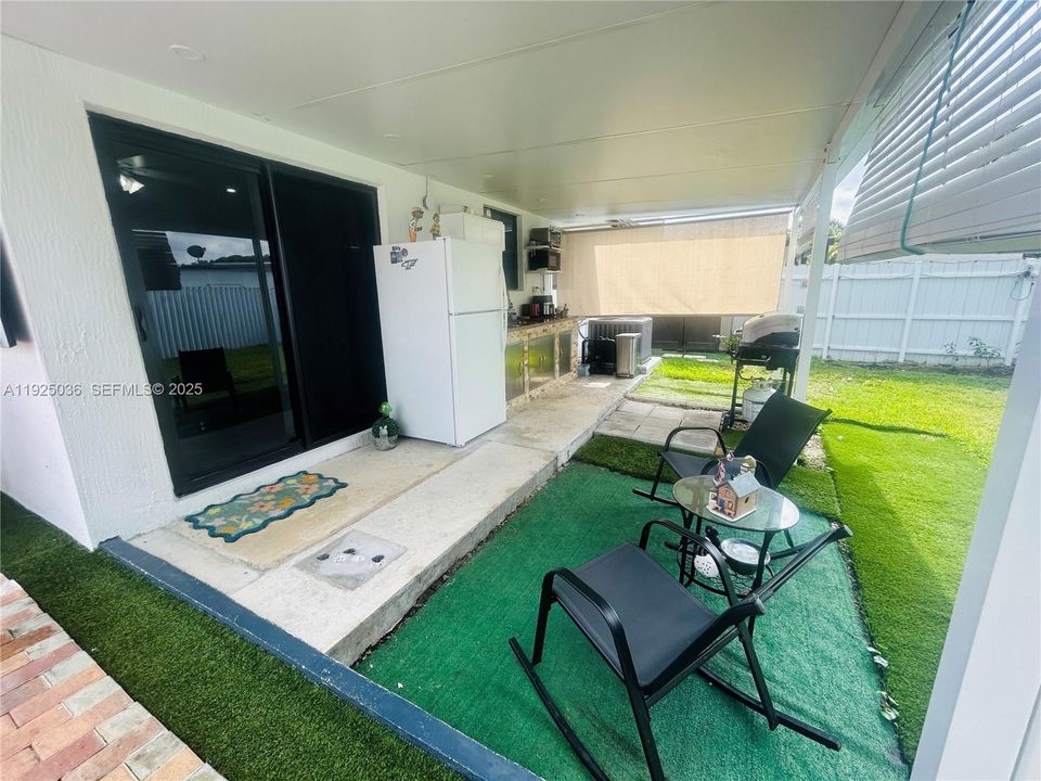 For Sale: $369,686 (3 beds, 2 baths, 999 Square Feet)