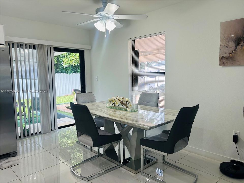 For Sale: $369,686 (3 beds, 2 baths, 999 Square Feet)