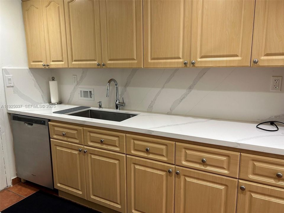 For Rent: $3,099 (1 beds, 1 baths, 980 Square Feet)