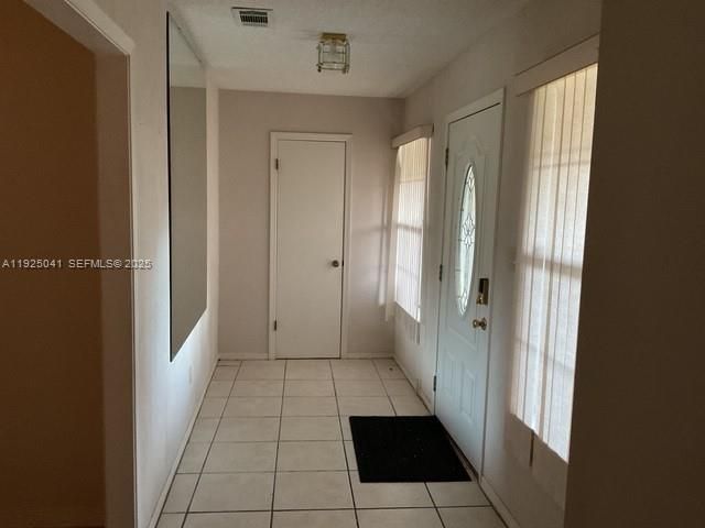 待售: $257,500 (3 贝兹, 2 浴室, 1591 平方英尺)