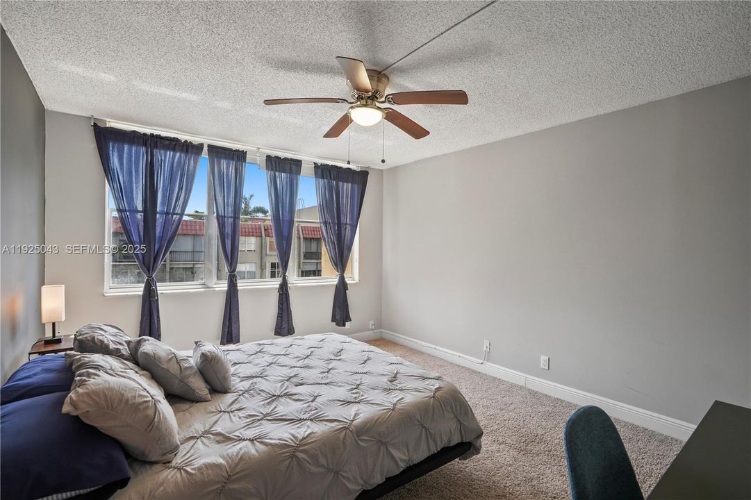 出租: $2,250 (2 贝兹, 2 浴室, 1035 平方英尺)