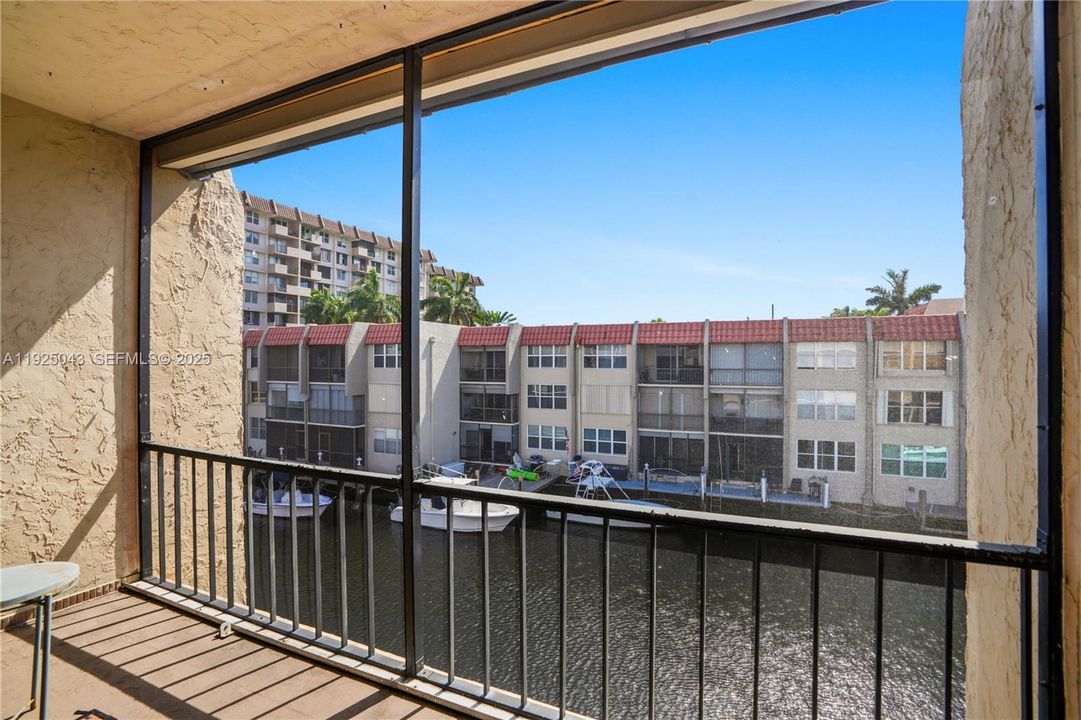 出租: $2,250 (2 贝兹, 2 浴室, 1035 平方英尺)