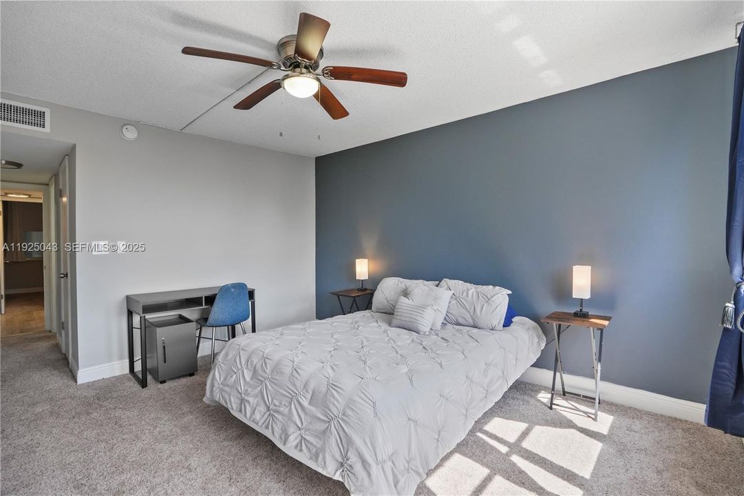 出租: $2,250 (2 贝兹, 2 浴室, 1035 平方英尺)