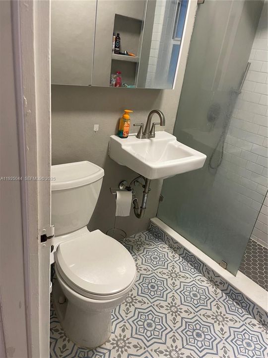 For Rent: $3,500 (3 beds, 1 baths, 1200 Square Feet)