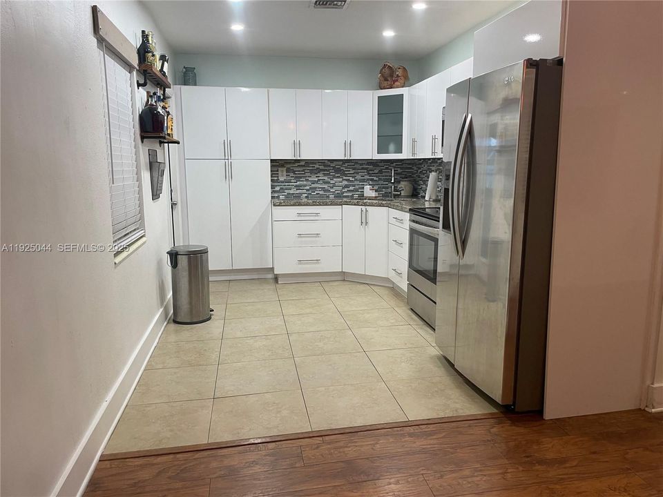 For Rent: $3,500 (3 beds, 1 baths, 1200 Square Feet)