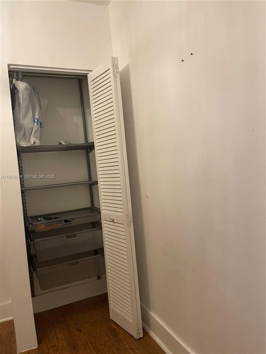 For Rent: $3,500 (3 beds, 1 baths, 1200 Square Feet)