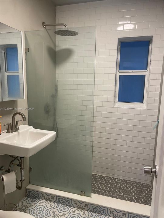 For Rent: $3,500 (3 beds, 1 baths, 1200 Square Feet)