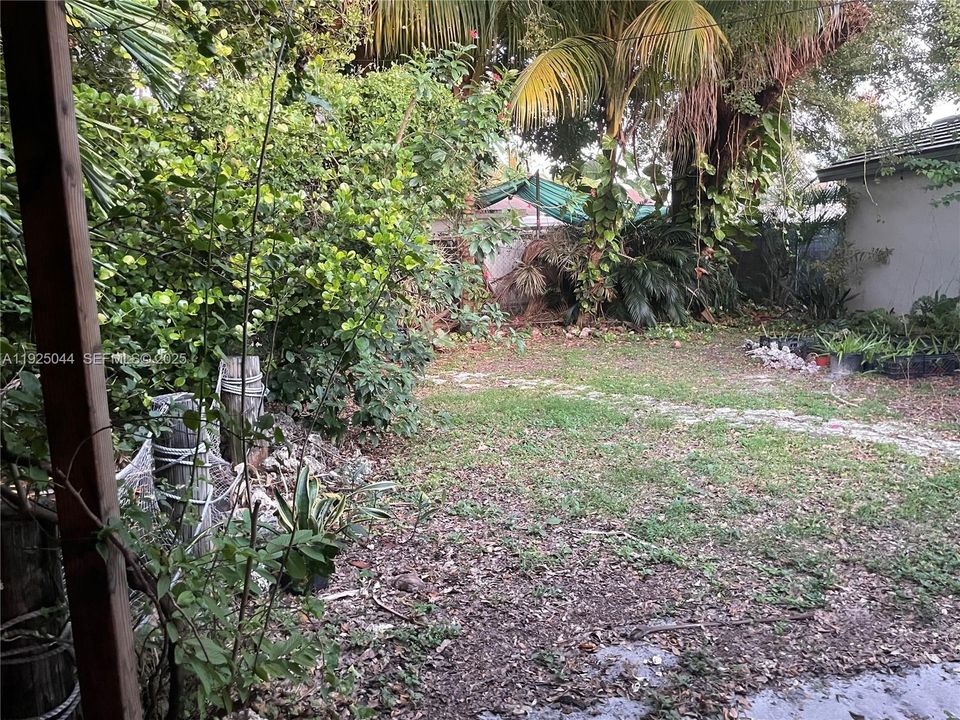 For Rent: $3,500 (3 beds, 1 baths, 1200 Square Feet)