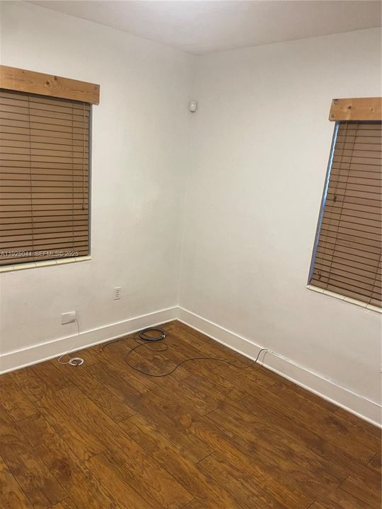 For Rent: $3,500 (3 beds, 1 baths, 1200 Square Feet)