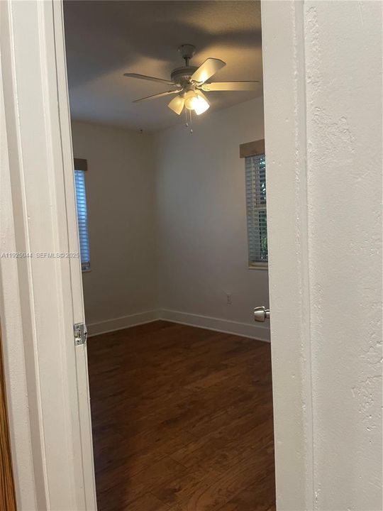 For Rent: $3,500 (3 beds, 1 baths, 1200 Square Feet)