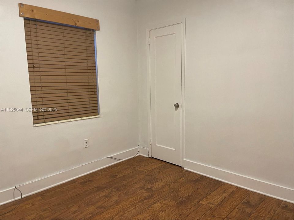 For Rent: $3,500 (3 beds, 1 baths, 1200 Square Feet)