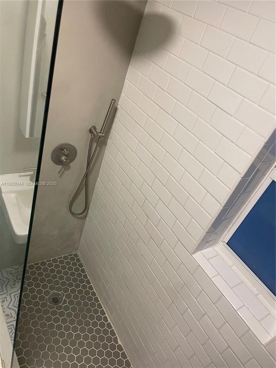 For Rent: $3,500 (3 beds, 1 baths, 1200 Square Feet)