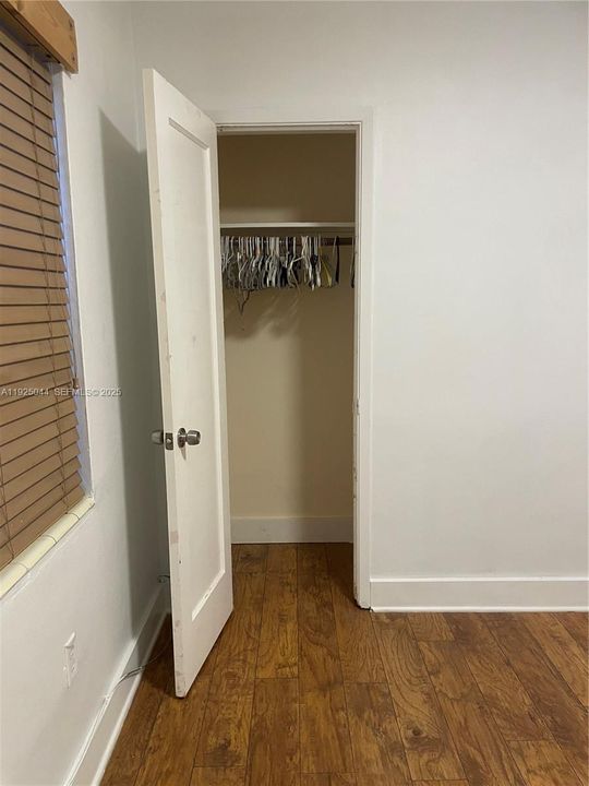 For Rent: $3,500 (3 beds, 1 baths, 1200 Square Feet)