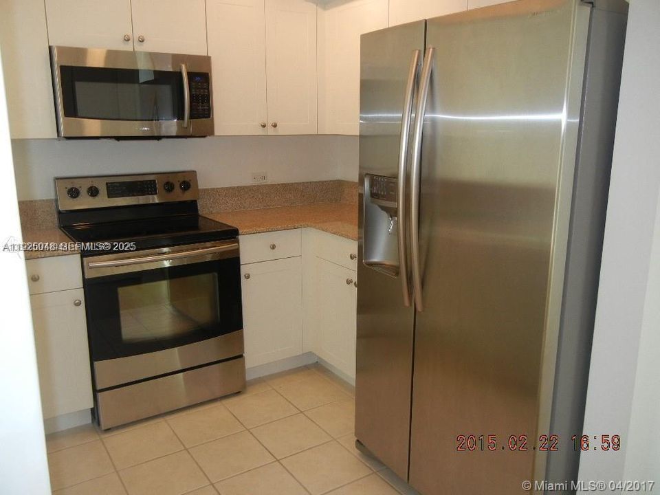 For Rent: $2,700 (2 beds, 2 baths, 942 Square Feet)