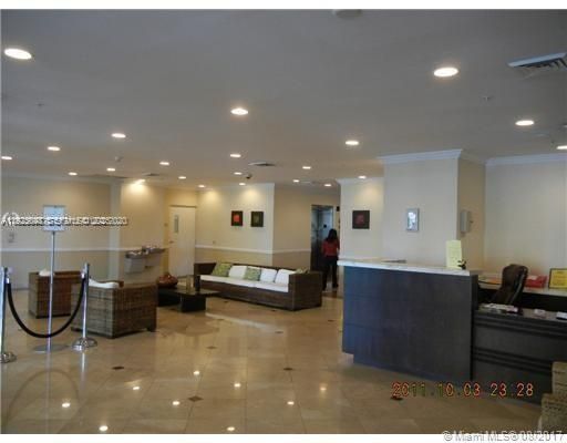 For Rent: $2,700 (2 beds, 2 baths, 942 Square Feet)