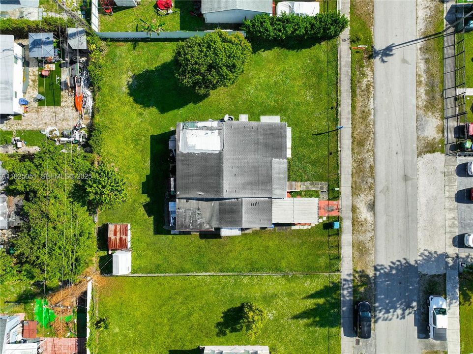 待售: $399,000 (2 贝兹, 1 浴室, 1374 平方英尺)