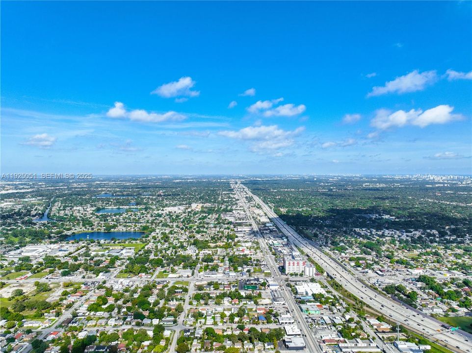 待售: $399,000 (2 贝兹, 1 浴室, 1374 平方英尺)