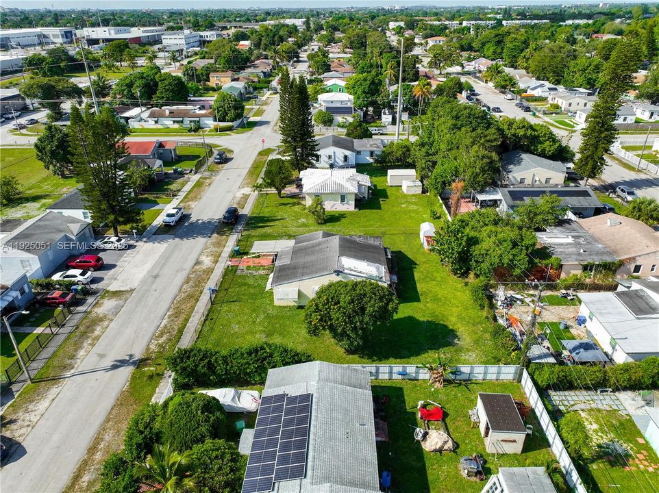 待售: $399,000 (2 贝兹, 1 浴室, 1374 平方英尺)